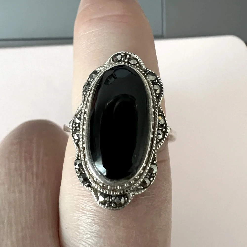 Ring - Picture 1 of 8